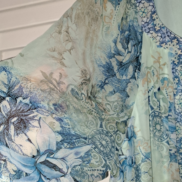 Fig and Flower Teal and Blue Patterned Blouse - Picture 4 of 5